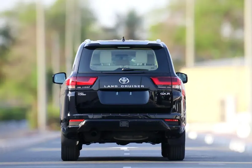 LAND CRUISER GXR V6 TURBO AX2-310 2026 - Export - Image 4