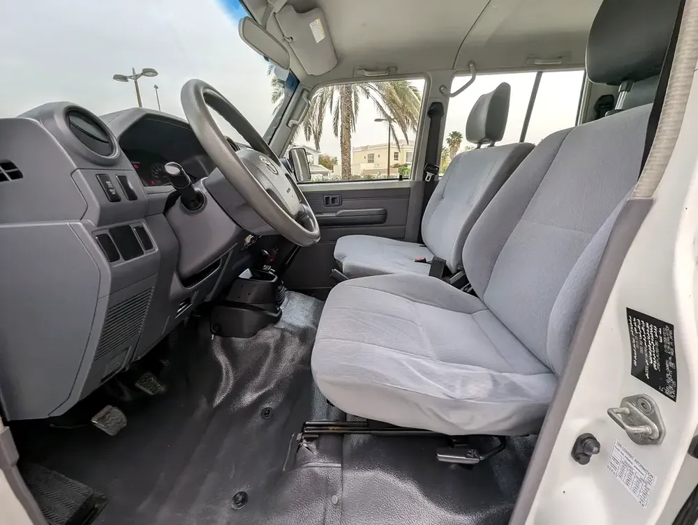 2018 Toyota Land Cruiser 70 Series LC 79 LX - GCC Specs - Image 13