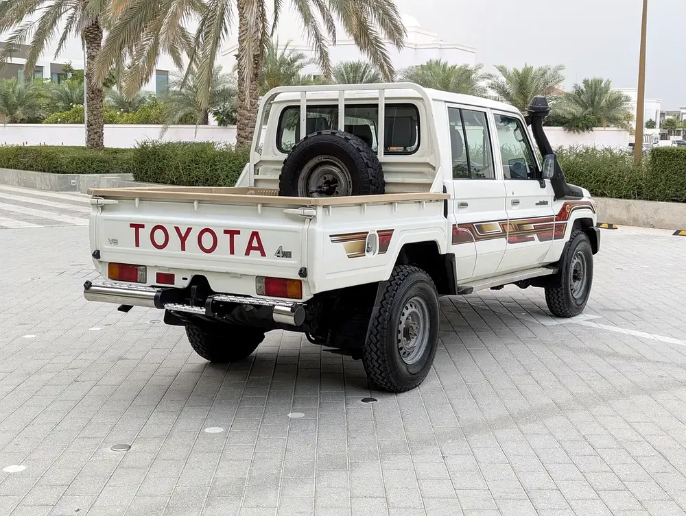 2018 Toyota Land Cruiser 70 Series LC 79 LX - GCC Specs - Image 14