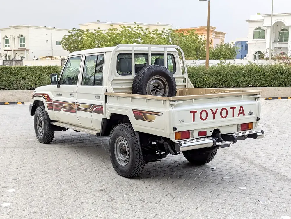 2018 Toyota Land Cruiser 70 Series LC 79 LX - GCC Specs - Image 15