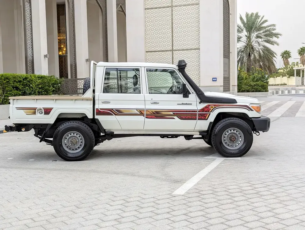 2018 Toyota Land Cruiser 70 Series LC 79 LX - GCC Specs - Image 16