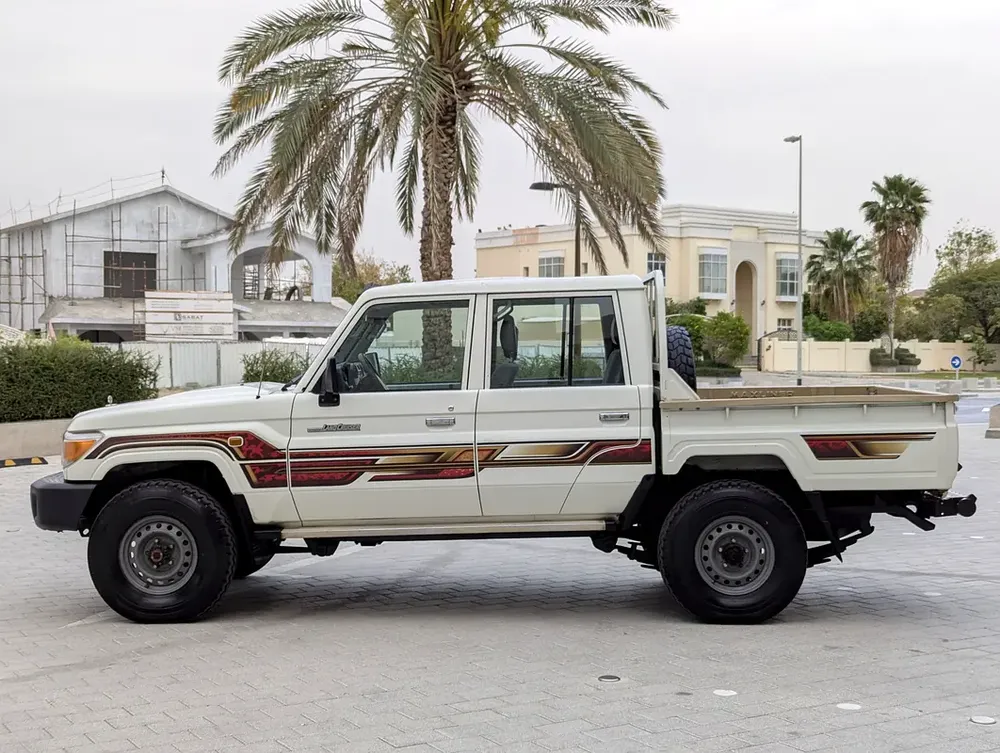 2018 Toyota Land Cruiser 70 Series LC 79 LX - GCC Specs - Image 17