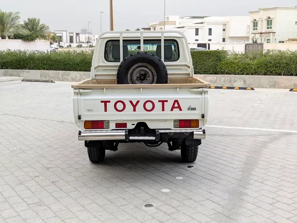 2018 Toyota Land Cruiser 70 Series LC 79 LX - GCC Specs - Image 18