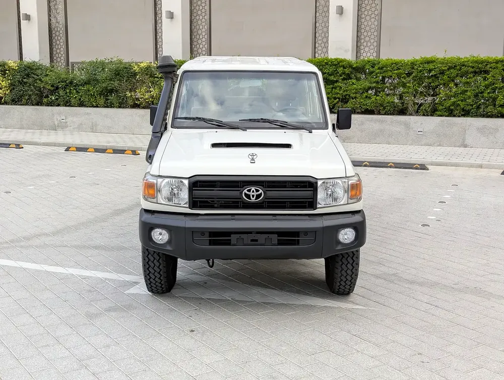 2018 Toyota Land Cruiser 70 Series LC 79 LX - GCC Specs - Image 19