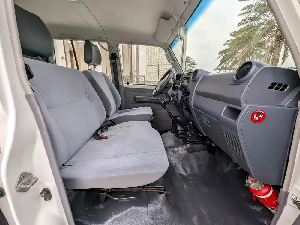 2018 Toyota Land Cruiser 70 Series LC 79 LX - GCC Specs - Image 5