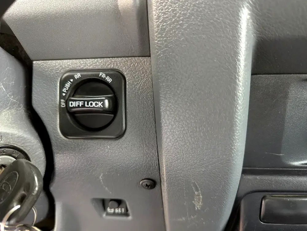 2018 Toyota Land Cruiser 70 Series LC 79 LX - GCC Specs - Image 6