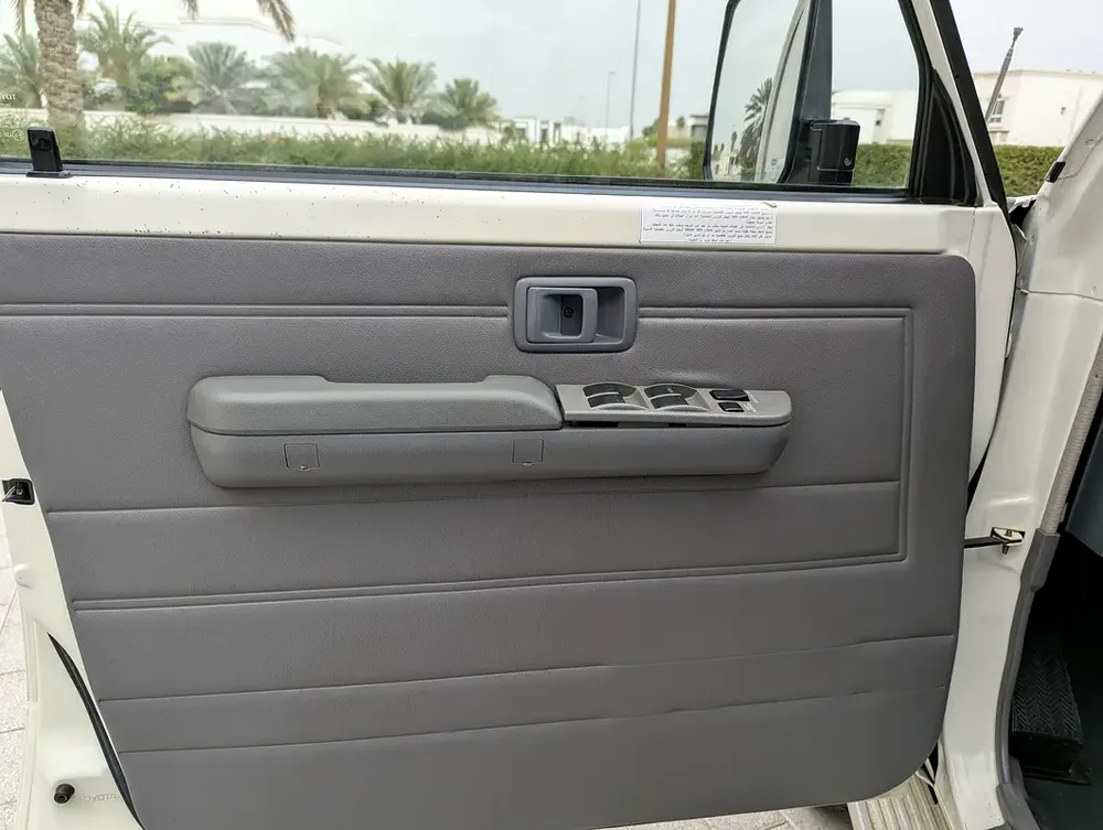 2018 Toyota Land Cruiser 70 Series LC 79 LX - GCC Specs - Image 7