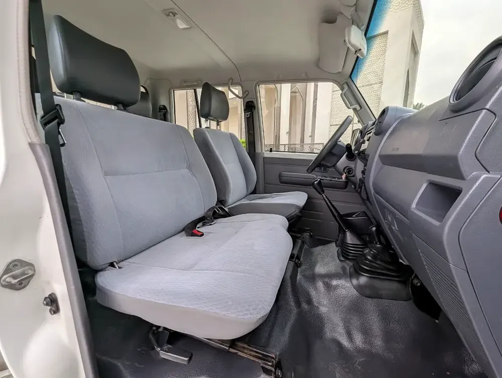 2018 Toyota Land Cruiser 70 Series LC 79 LX - GCC Specs - Image 8