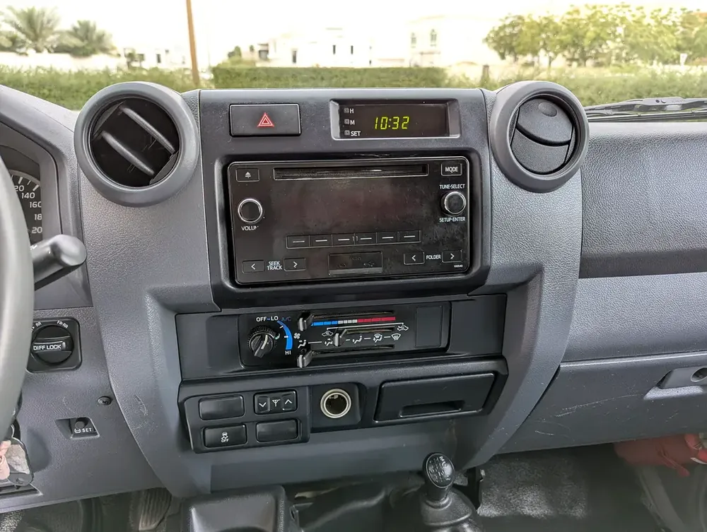 2018 Toyota Land Cruiser 70 Series LC 79 LX - GCC Specs - Image 9