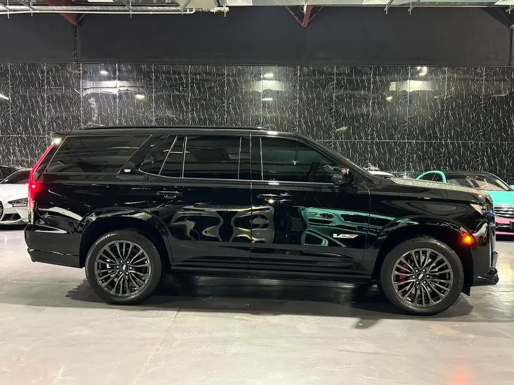 2024 Cadillac Escalade V | GCC | Supercharged V8 | Low Mileage | Warranty 100k Kms | Service 2028 - Image 7
