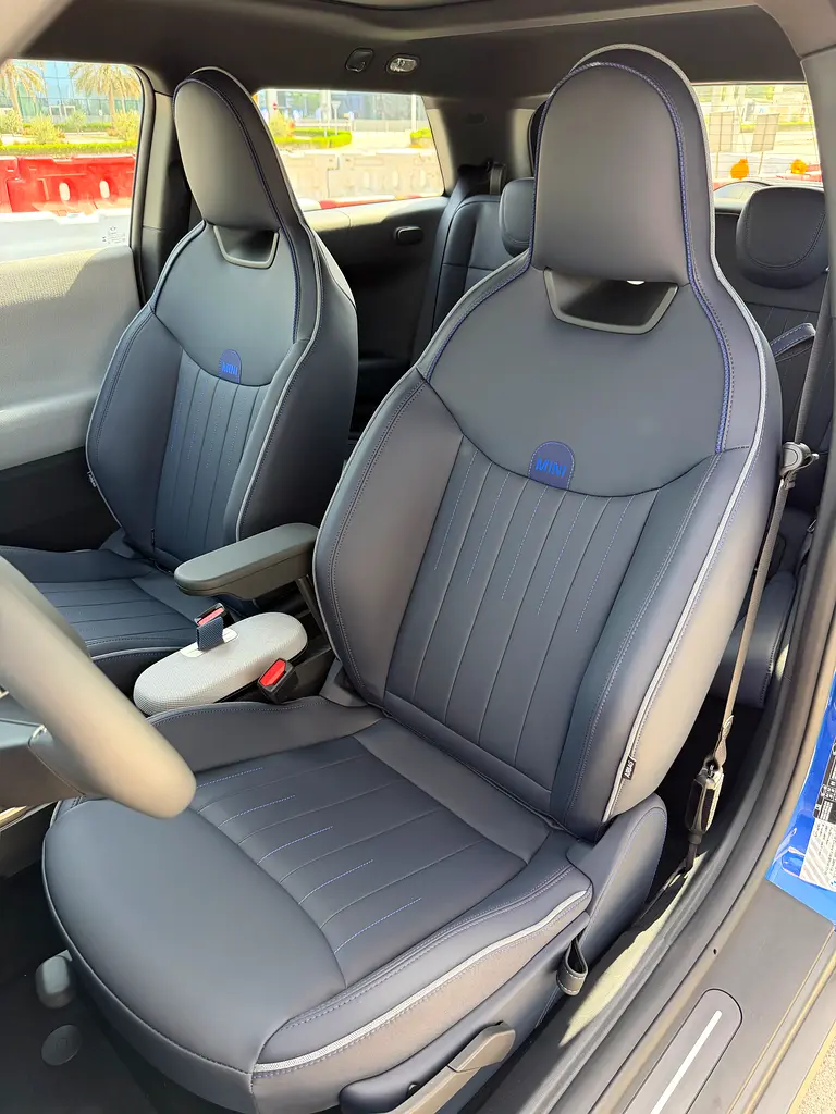 2025 Mini SE Electric. 3 Years Warranty/ 4 Years Free Service. Free Insurance/ Free Window tint - Image 11