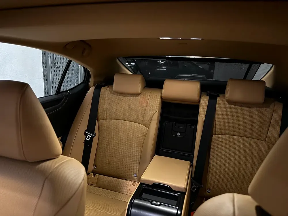 Lexus ES 300h 2023 - Image 11