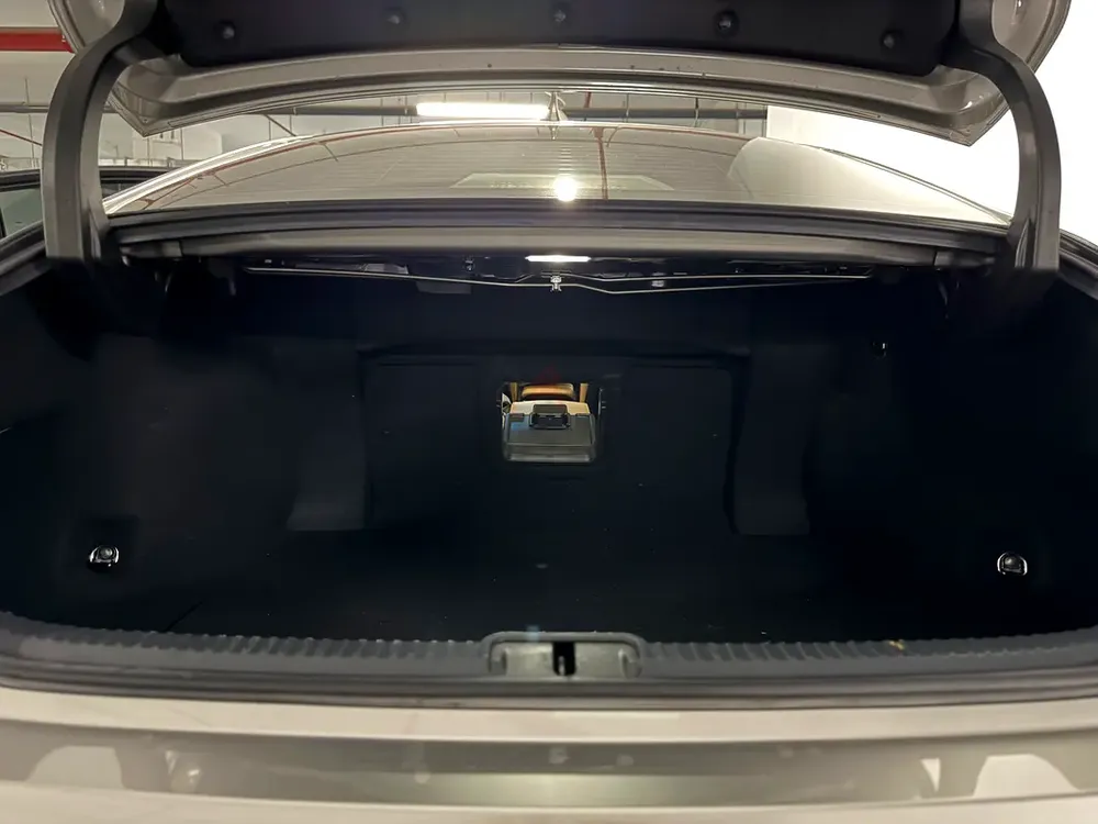 Lexus ES 300h 2023 - Image 15
