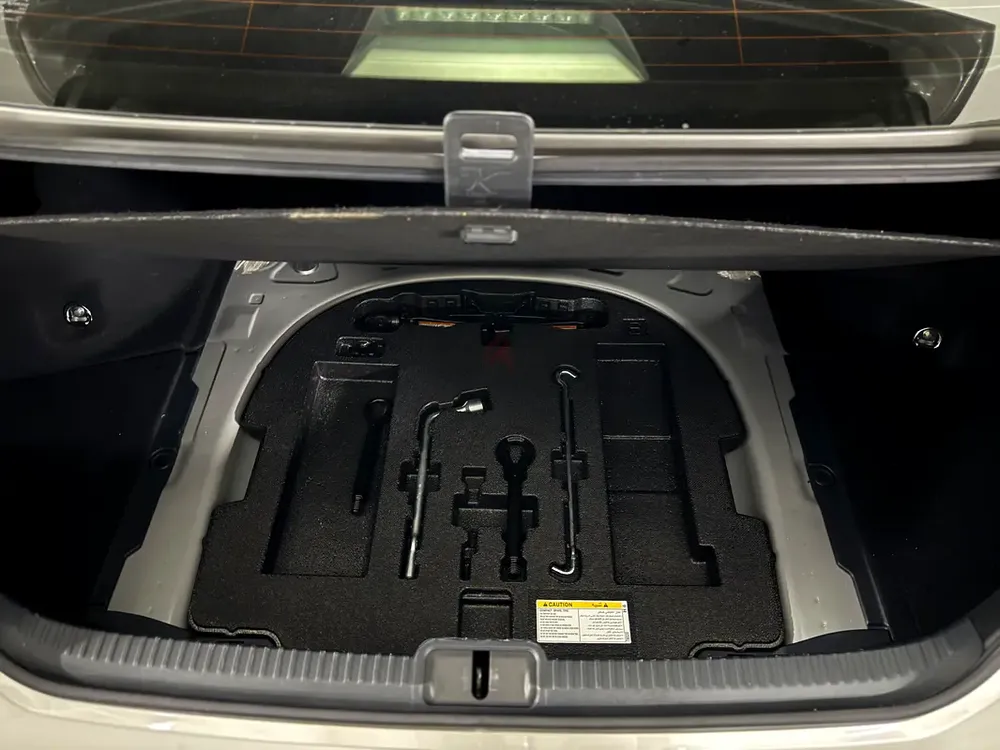 Lexus ES 300h 2023 - Image 16