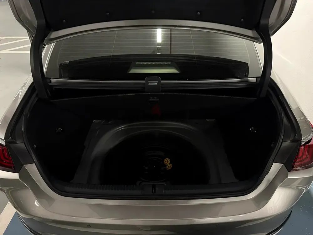 Lexus ES 300h 2023 - Image 17