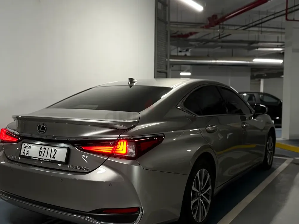 Lexus ES 300h 2023 - Image 5