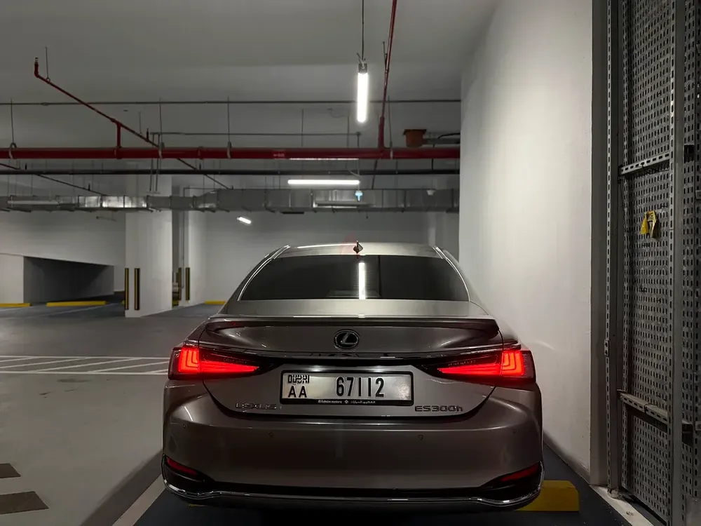 Lexus ES 300h 2023 - Image 7