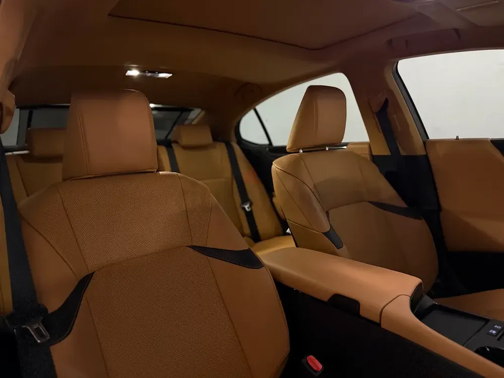 Lexus ES 300h 2023 - Image 8