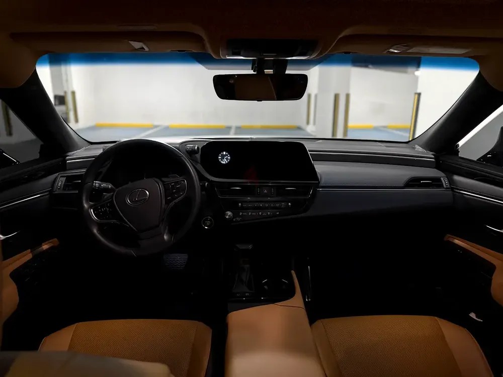 Lexus ES 300h 2023 - Image 9