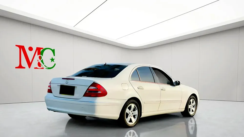 BENZ E240 | V6 | CLEAN CAR FRESH JAPAN IMPORT - Image 5