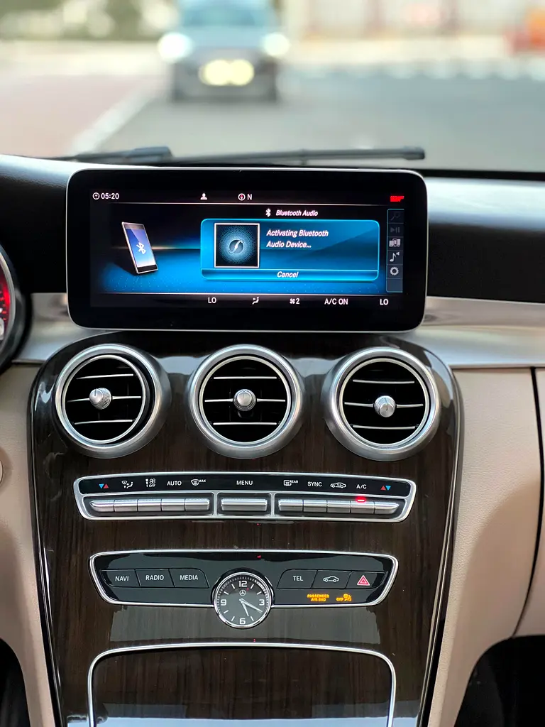Mercedes-Benz C300 2019 - American Specs - GCC Stock - Image 11