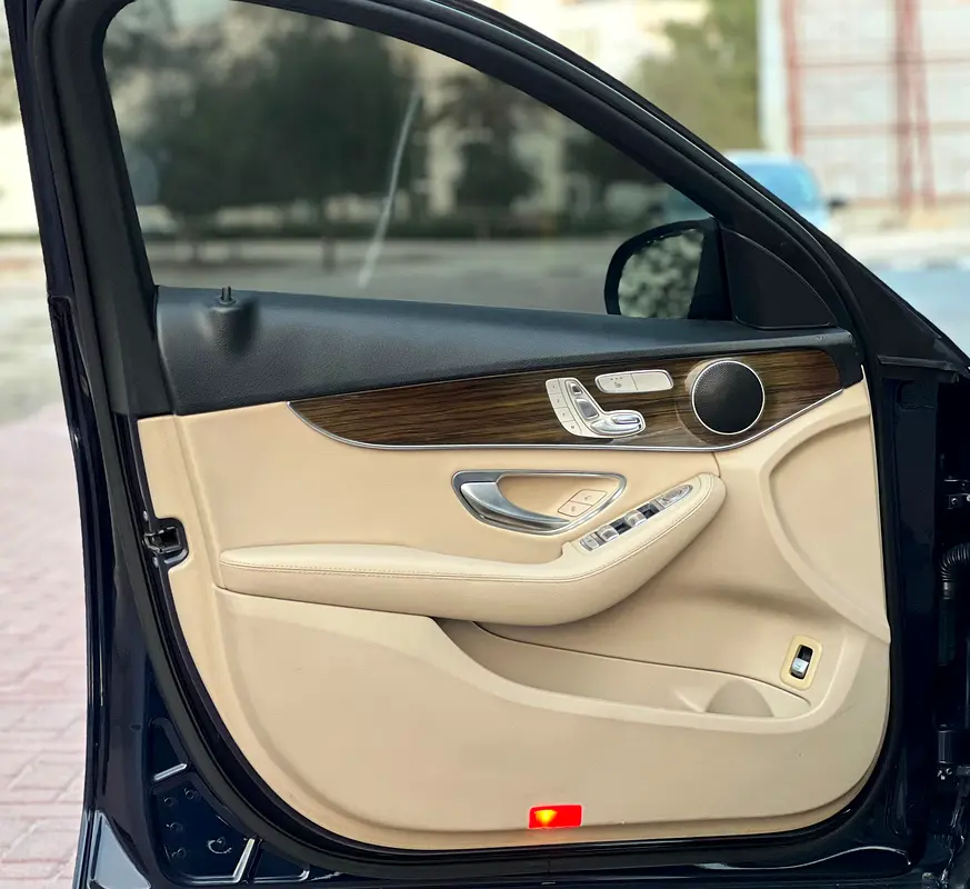 Mercedes-Benz C300 2019 - American Specs - GCC Stock - Image 12