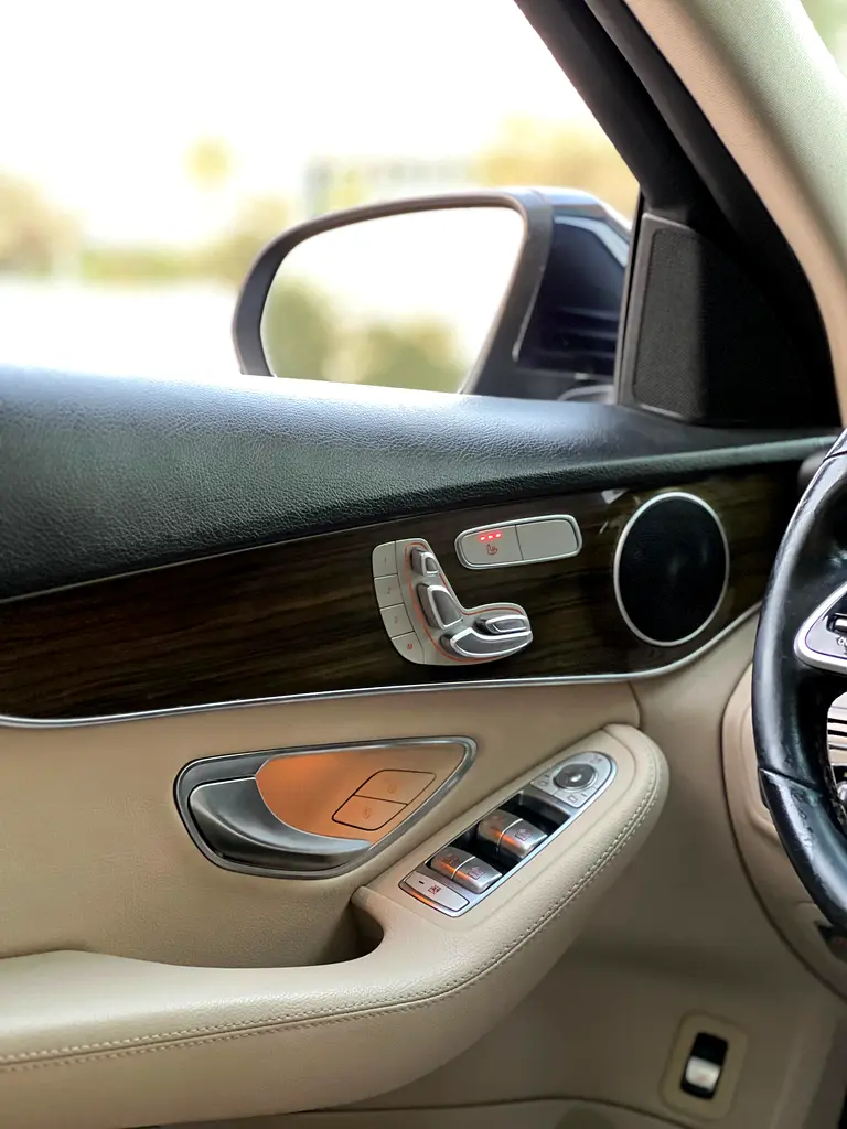 Mercedes-Benz C300 2019 - American Specs - GCC Stock - Image 17