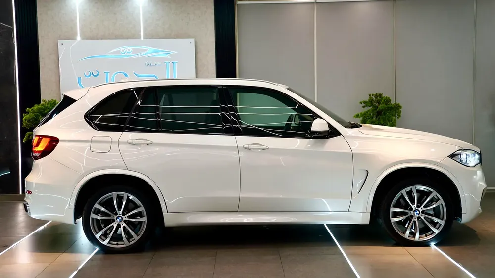 INDIVIDUAL BMW X5 V8 || LUXURY || GCC || FREE ACCIDENTS || PERFECT CONDITION || POWERFUL ENGINE - Image 10