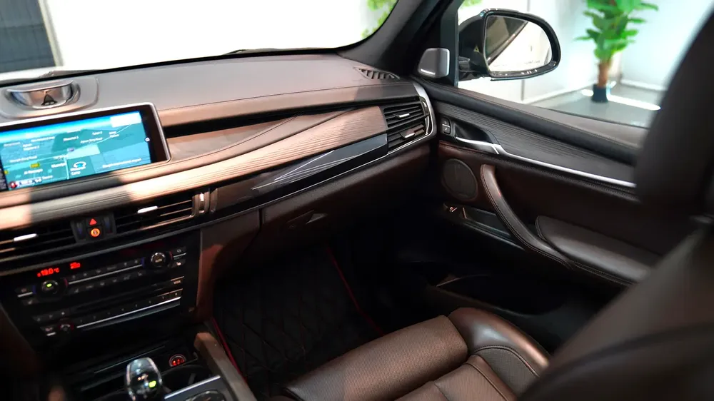 INDIVIDUAL BMW X5 V8 || LUXURY || GCC || FREE ACCIDENTS || PERFECT CONDITION || POWERFUL ENGINE - Image 13