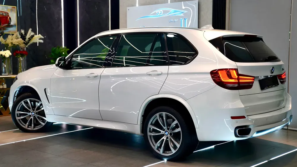 INDIVIDUAL BMW X5 V8 || LUXURY || GCC || FREE ACCIDENTS || PERFECT CONDITION || POWERFUL ENGINE - Image 7