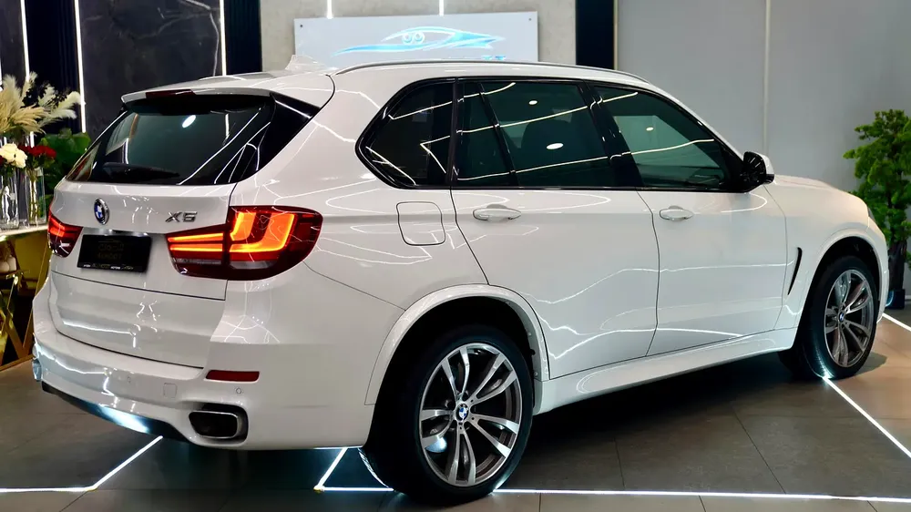 INDIVIDUAL BMW X5 V8 || LUXURY || GCC || FREE ACCIDENTS || PERFECT CONDITION || POWERFUL ENGINE - Image 8