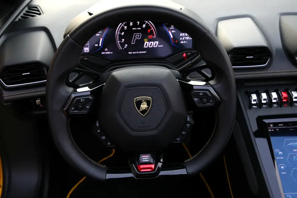 LAMBORGHINI HURACAN EVO SPYDER - 2020 - FULLY LOADED - AMAZING CONDITION - Image 15