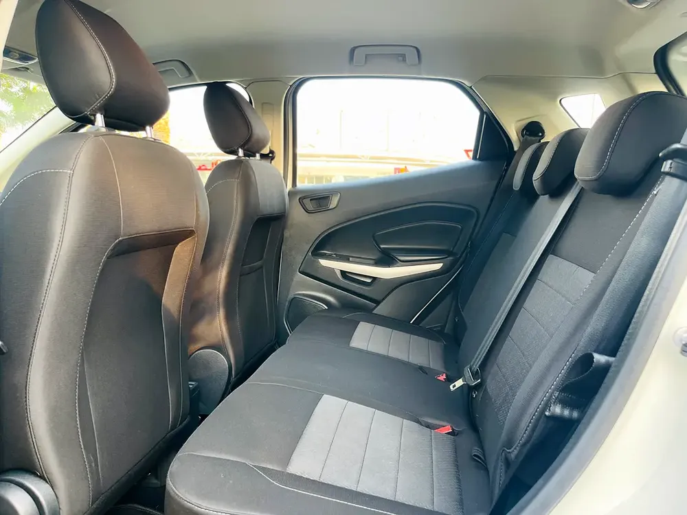 UNLIMITED MILEAGE WARRANTY / 490 AED MONTHLY / NAVIGATION + CAMERA + CAR PLAY / IN HOUSE FINANCE - Image 18
