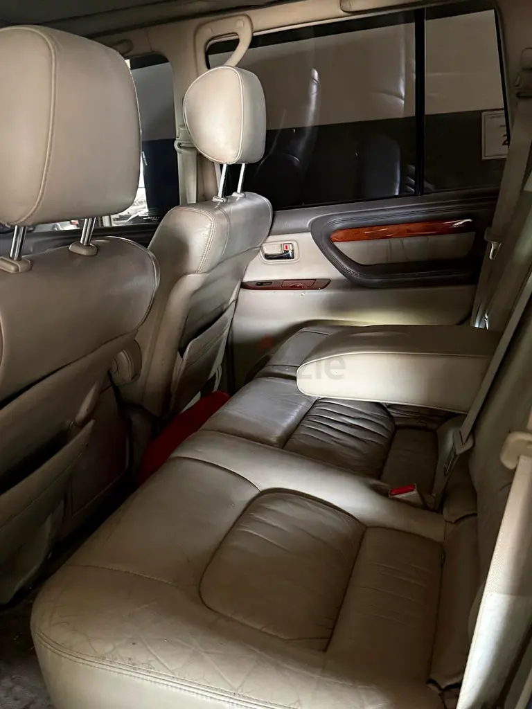 Lexus LX 470 2001 | American Specs | Well Maintained V8 Luxury SUV... Owner registered in March 2025 - Image 4