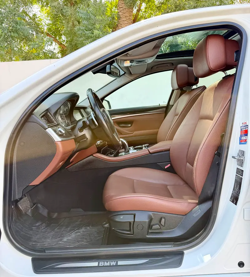 2012 BMW 5-SERIES 523i GCC SPECIFICATION WITH FULL AGENCY SERVICE HISTORY IN VERY EXCELLENT CONDITIO - Image 10