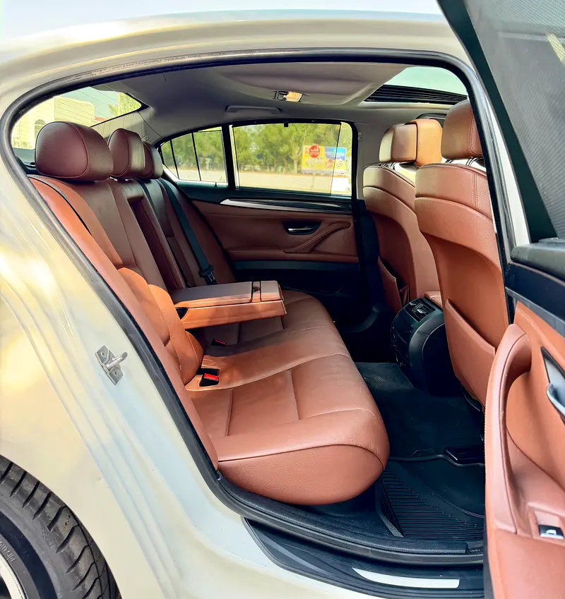 2012 BMW 5-SERIES 523i GCC SPECIFICATION WITH FULL AGENCY SERVICE HISTORY IN VERY EXCELLENT CONDITIO - Image 12