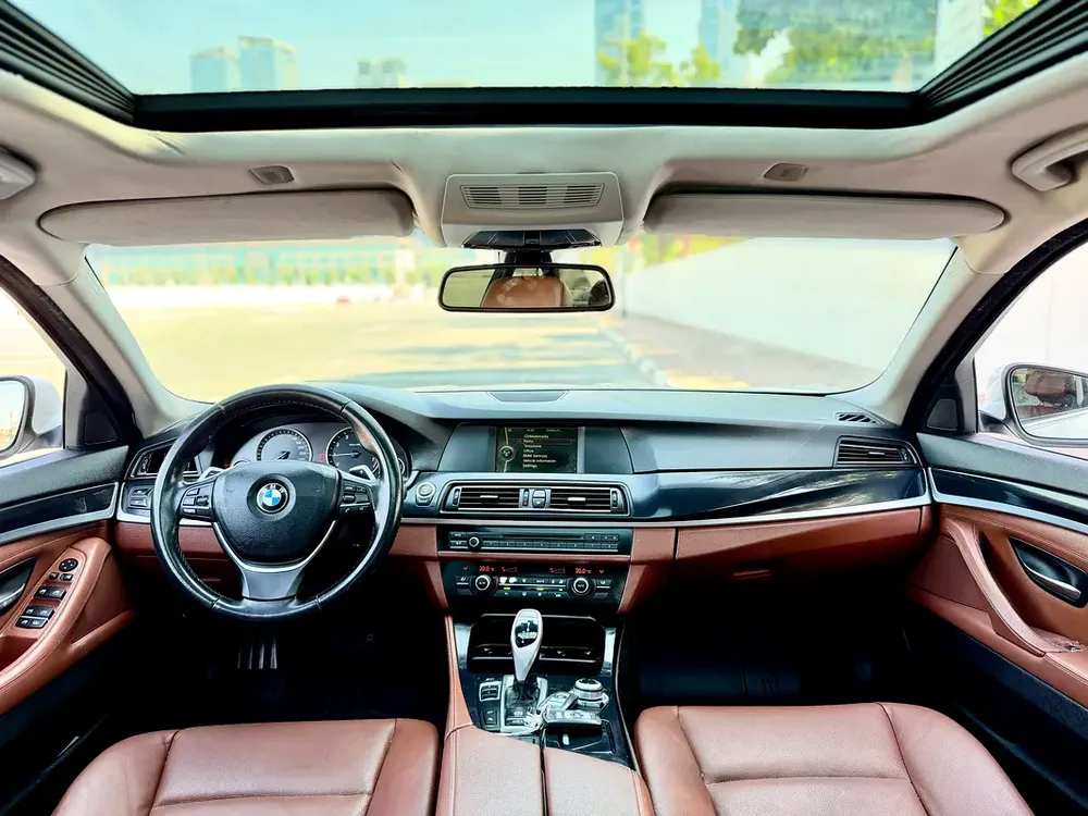 2012 BMW 5-SERIES 523i GCC SPECIFICATION WITH FULL AGENCY SERVICE HISTORY IN VERY EXCELLENT CONDITIO - Image 14