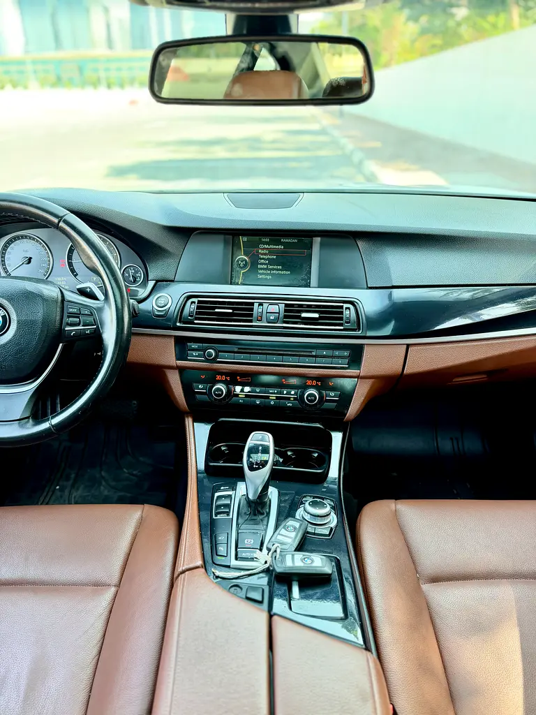 2012 BMW 5-SERIES 523i GCC SPECIFICATION WITH FULL AGENCY SERVICE HISTORY IN VERY EXCELLENT CONDITIO - Image 16