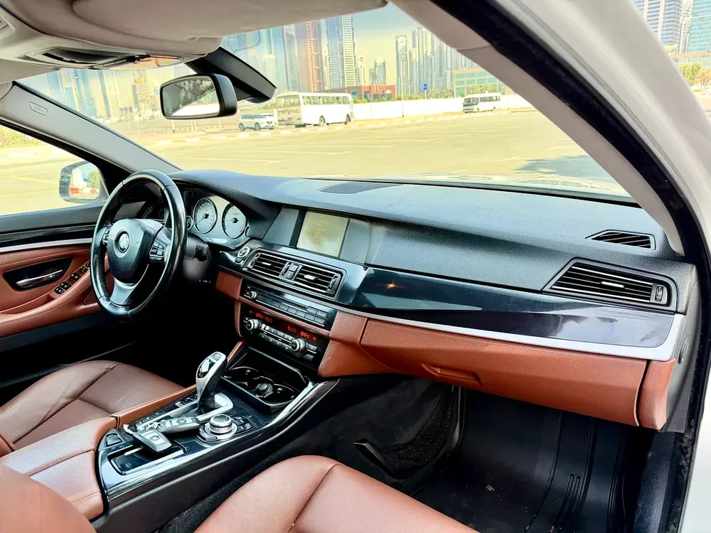 2012 BMW 5-SERIES 523i GCC SPECIFICATION WITH FULL AGENCY SERVICE HISTORY IN VERY EXCELLENT CONDITIO - Image 18
