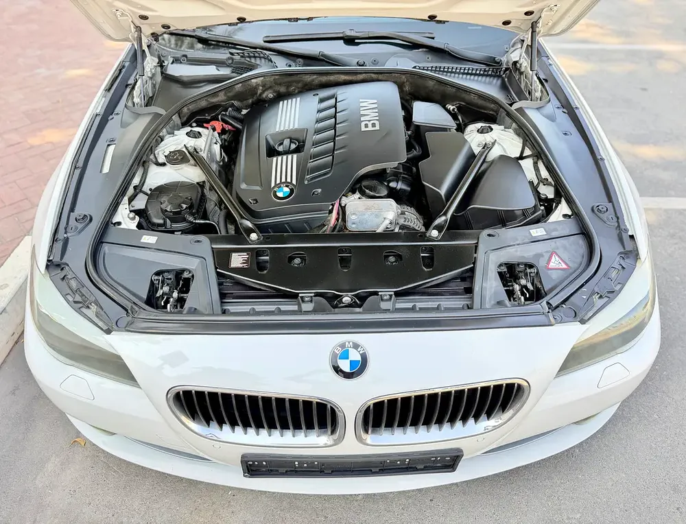 2012 BMW 5-SERIES 523i GCC SPECIFICATION WITH FULL AGENCY SERVICE HISTORY IN VERY EXCELLENT CONDITIO - Image 19