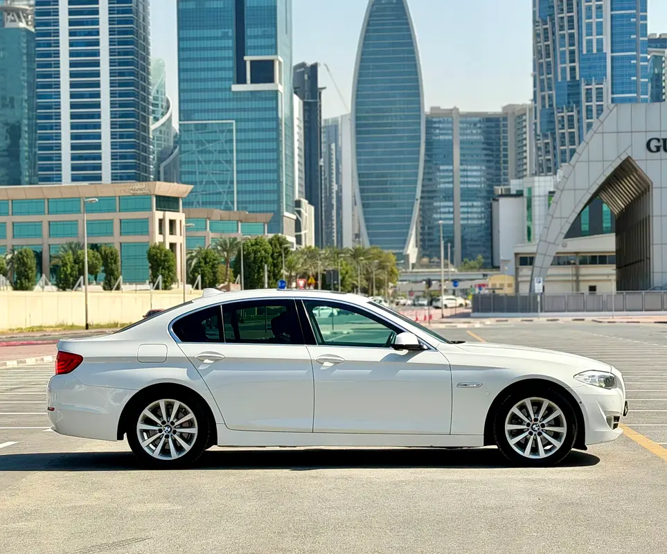 2012 BMW 5-SERIES 523i GCC SPECIFICATION WITH FULL AGENCY SERVICE HISTORY IN VERY EXCELLENT CONDITIO - Image 6