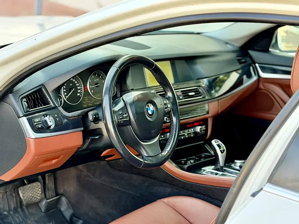 2012 BMW 5-SERIES 523i GCC SPECIFICATION WITH FULL AGENCY SERVICE HISTORY IN VERY EXCELLENT CONDITIO - Image 9