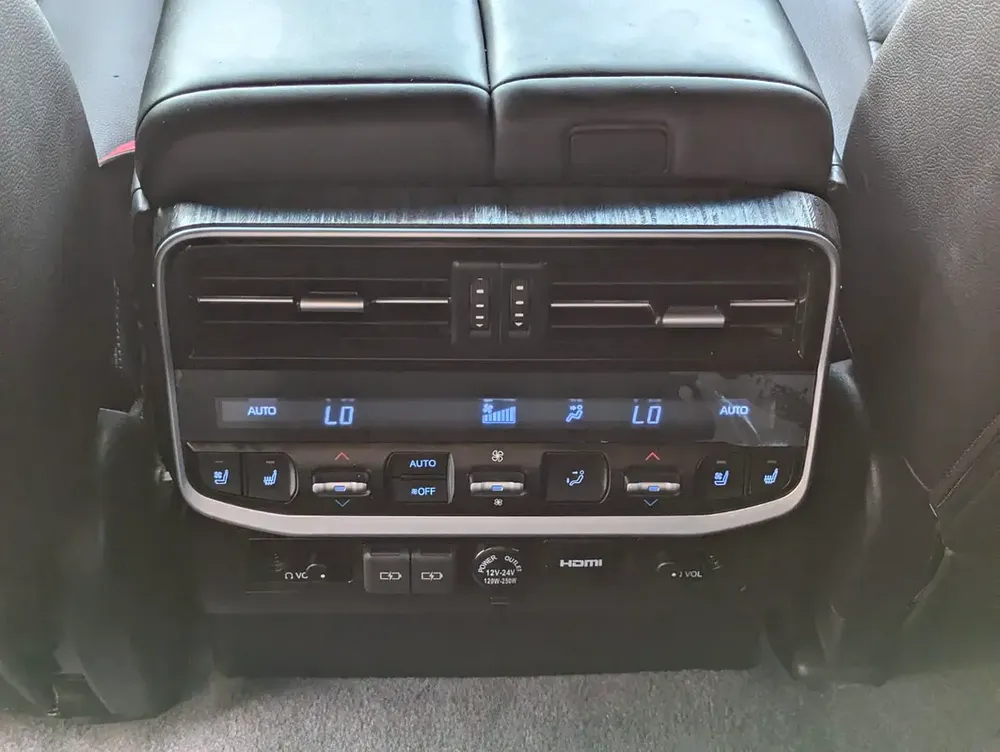 TOYOTA LAND CRUISER 2013 FACELIFTED 2025 WITH INTERIOR AND EXTERIOR GCC V6 4.0L - Image 12