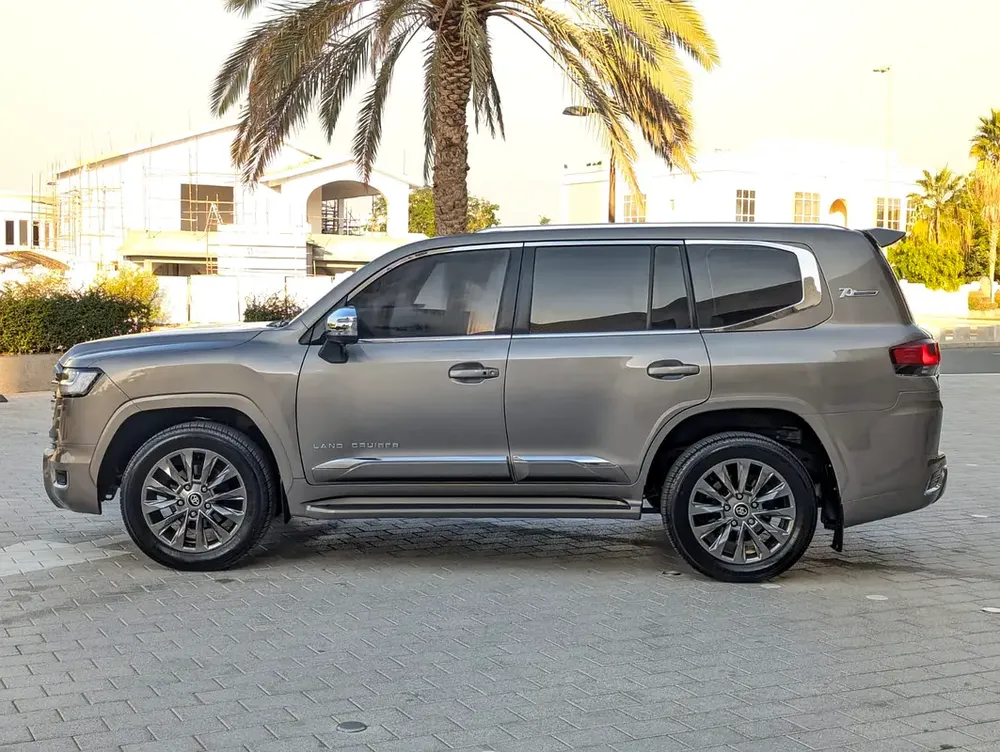 TOYOTA LAND CRUISER 2013 FACELIFTED 2025 WITH INTERIOR AND EXTERIOR GCC V6 4.0L - Image 17