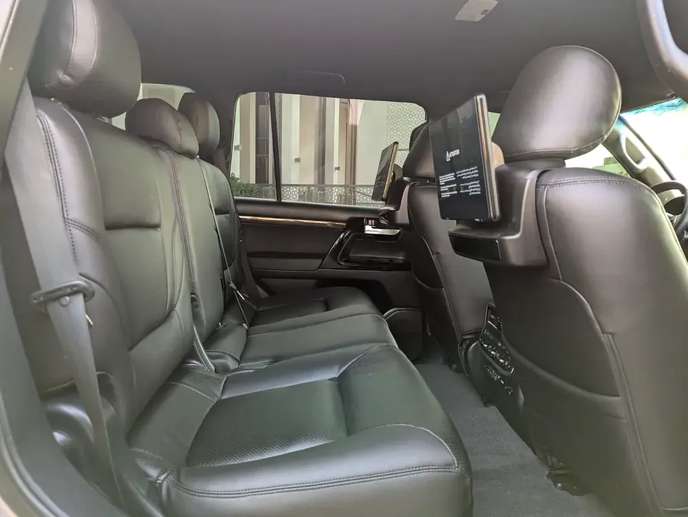 TOYOTA LAND CRUISER 2013 FACELIFTED 2025 WITH INTERIOR AND EXTERIOR GCC V6 4.0L - Image 5