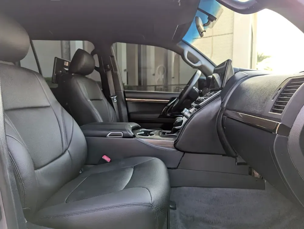 TOYOTA LAND CRUISER 2013 FACELIFTED 2025 WITH INTERIOR AND EXTERIOR GCC V6 4.0L - Image 9