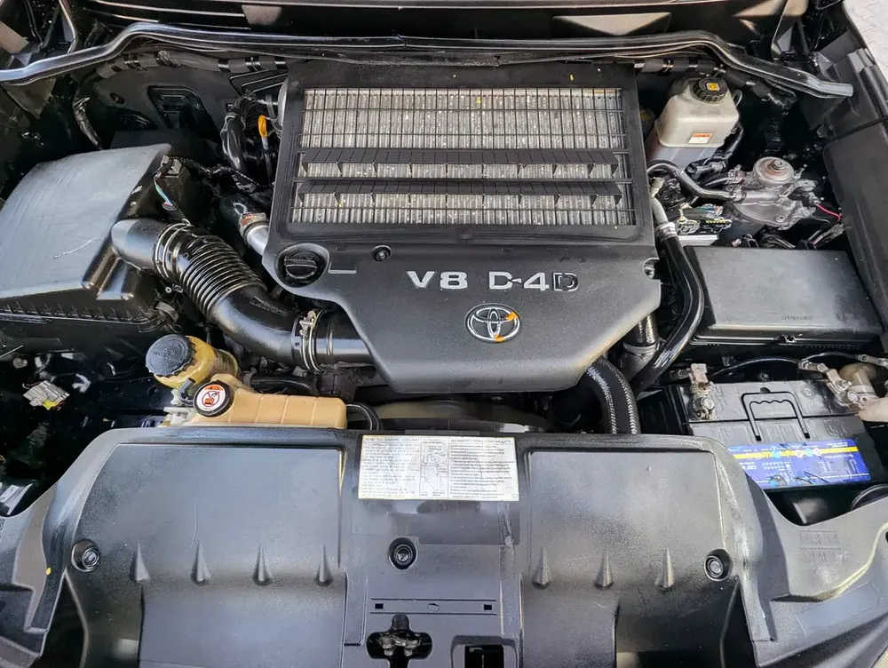 TOYOTA LAND CRUISER 2018 DIESEL V8 D-4D GCC IN EXCELLENT CONDITION - Image 10