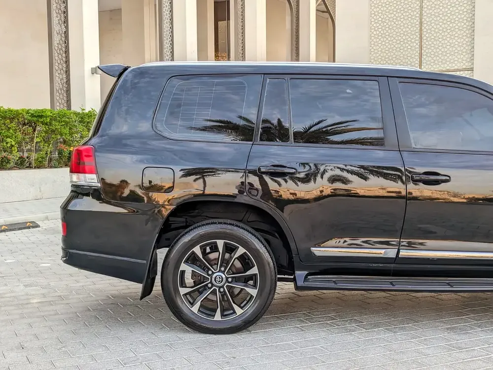 TOYOTA LAND CRUISER 2018 DIESEL V8 D-4D GCC IN EXCELLENT CONDITION - Image 11