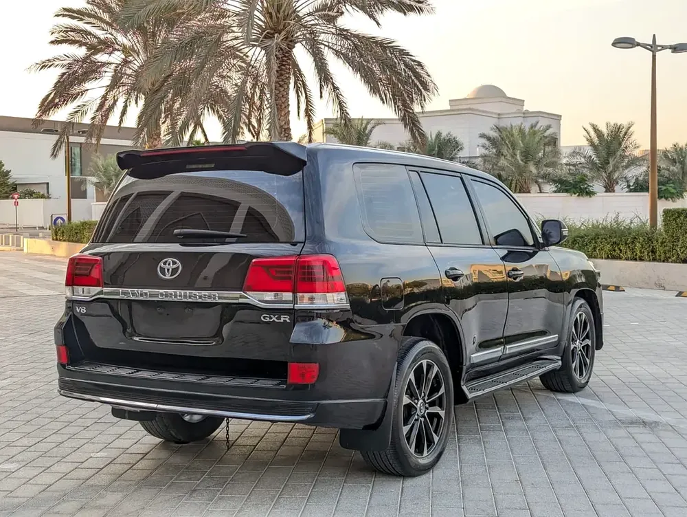 TOYOTA LAND CRUISER 2018 DIESEL V8 D-4D GCC IN EXCELLENT CONDITION - Image 13