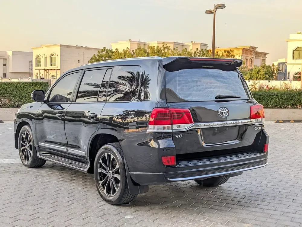 TOYOTA LAND CRUISER 2018 DIESEL V8 D-4D GCC IN EXCELLENT CONDITION - Image 14